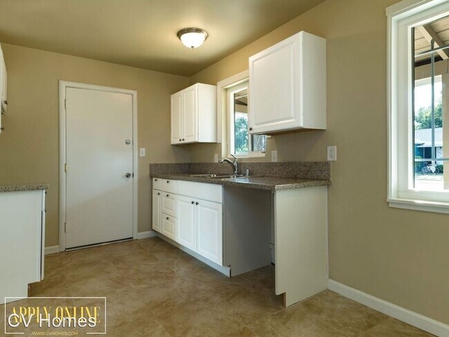 Building Photo - 2 br, 1 bath House - 6031 Mc Laren Ave.
