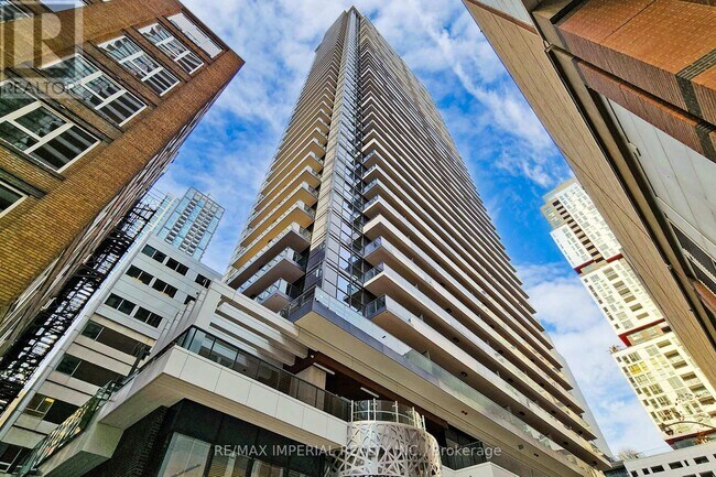 Building Photo - 38 Widmer St