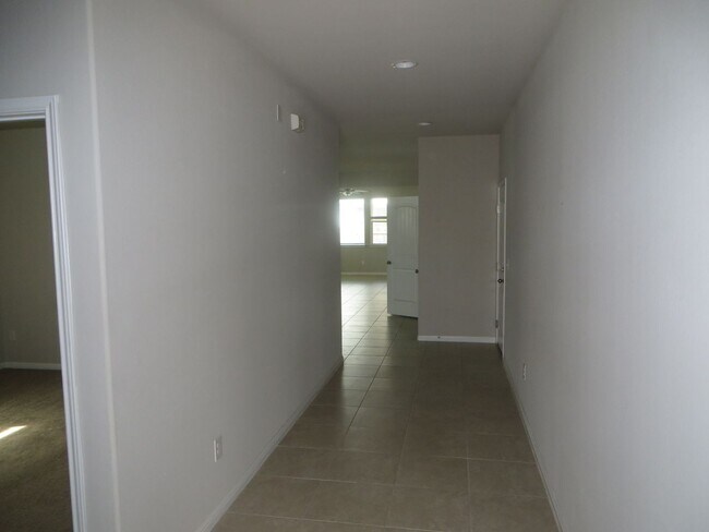 Building Photo - 3 Bedroom 2 Bathroom Leander  Home