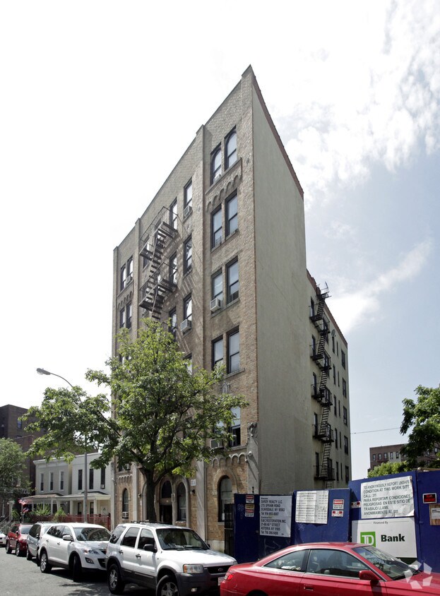 Foto del edificio - 178 E 205th St