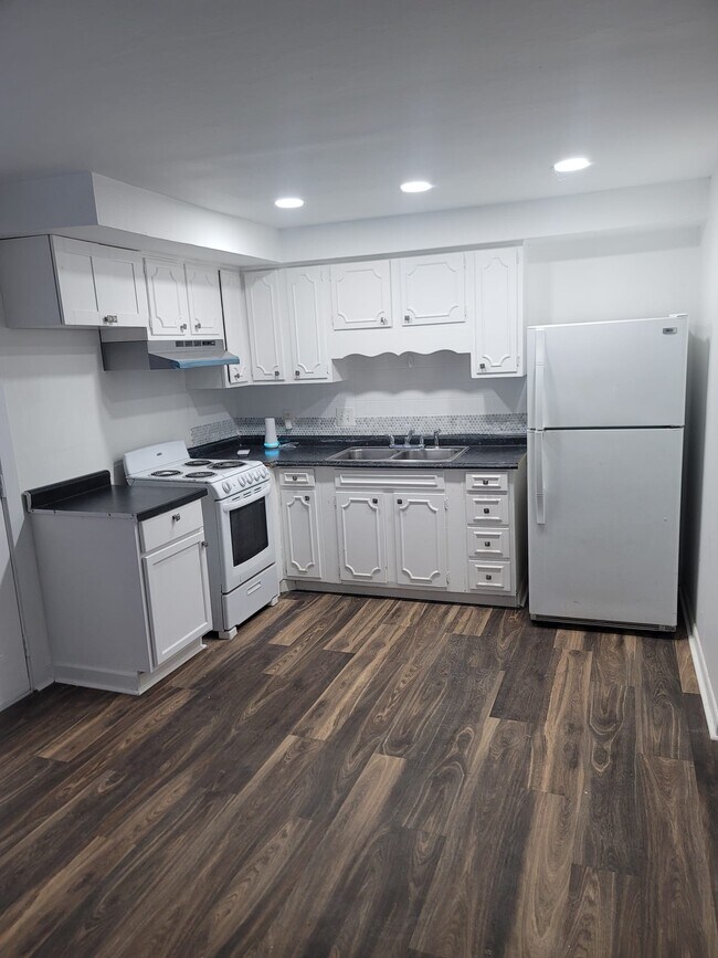 Foto del edificio - 10038 Hawkins Ct