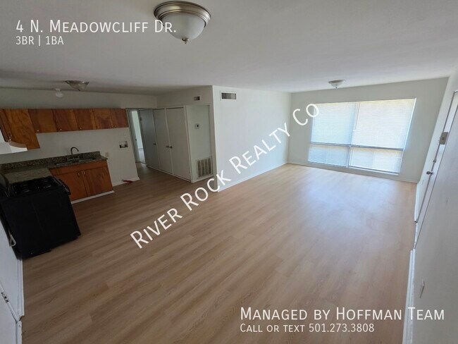 Building Photo - 4 N Meadowcliff Dr