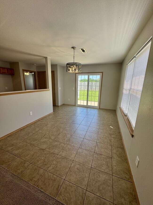Building Photo - 340 Grant Springs Dr