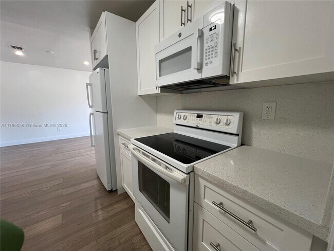 Foto del edificio - 770 NW 179th St