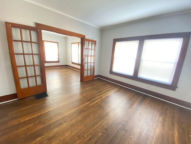 Foto del edificio - 8 E Hillcrest Ave