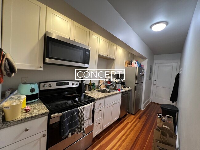 Building Photo - 1463 Beacon St