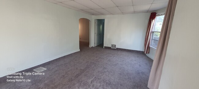 Foto del edificio - 25 Lamont Pl