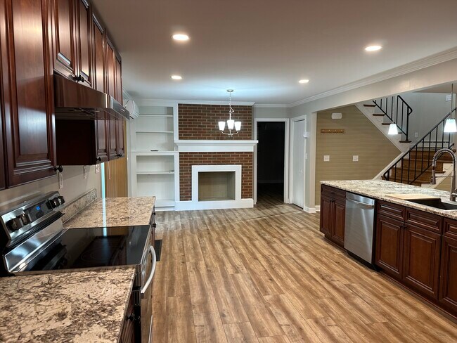 Building Photo - 308 Brentwood Rd