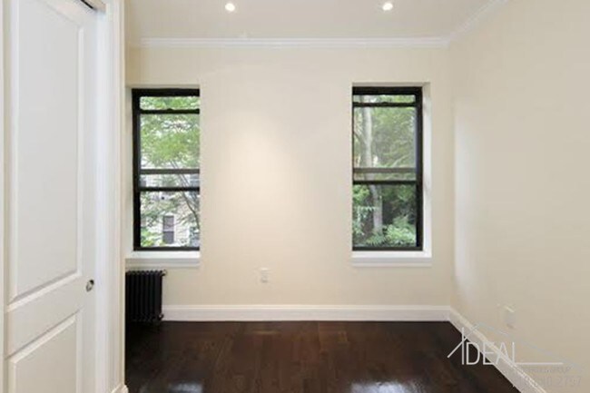 Building Photo - 1030 Lorimer St