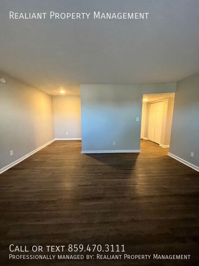 Foto del edificio - 2082 Fairmont Ct