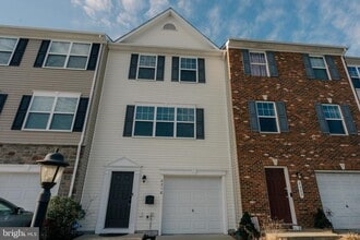 Building Photo - 2318 Drake Ln