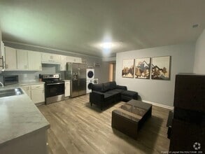 Building Photo - 3250 Willard Dr