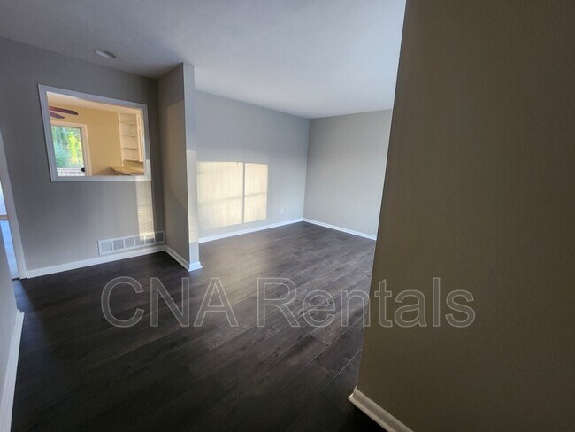 Foto del edificio - 3146 Vandiver Dr