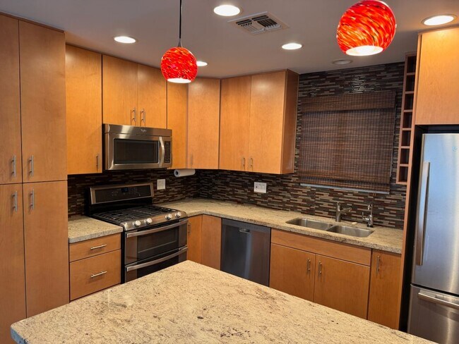 Building Photo - Beautiful Remodeled Tempe Home!