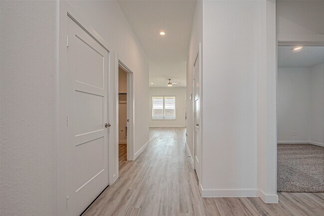 Building Photo - 3264 Voda Bnd Dr