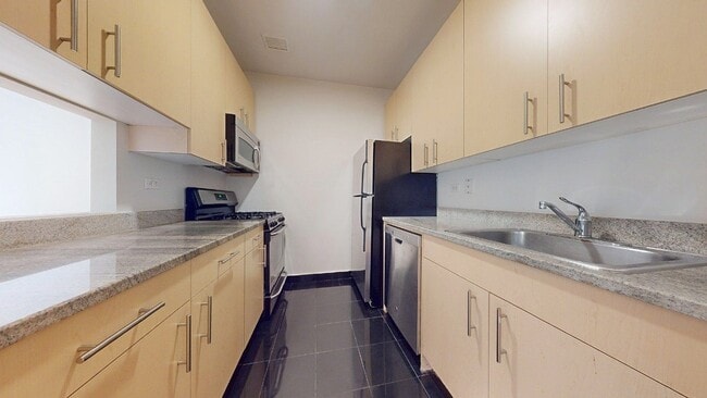 Building Photo - 90 Washington St