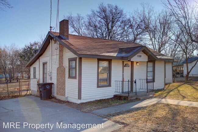 Building Photo - 3 br, 1 bath House - 1308 Joslin Street