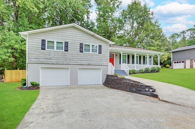 Building Photo - 1093 Lullwood Ct Ne
