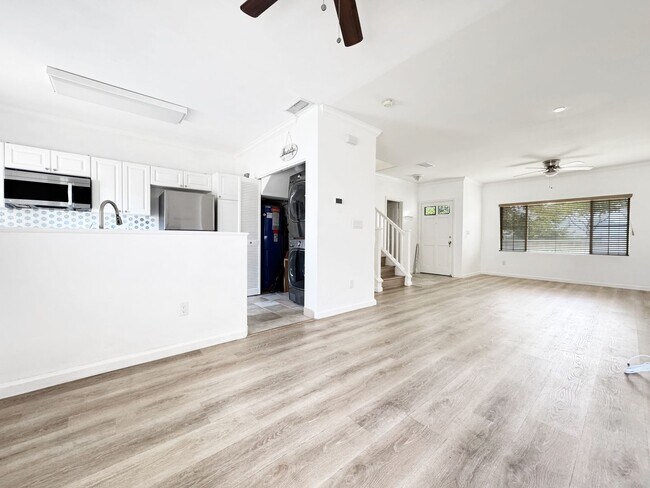 Foto del edificio - Pet Friendly Ewa Beach Townhouse with Cent...