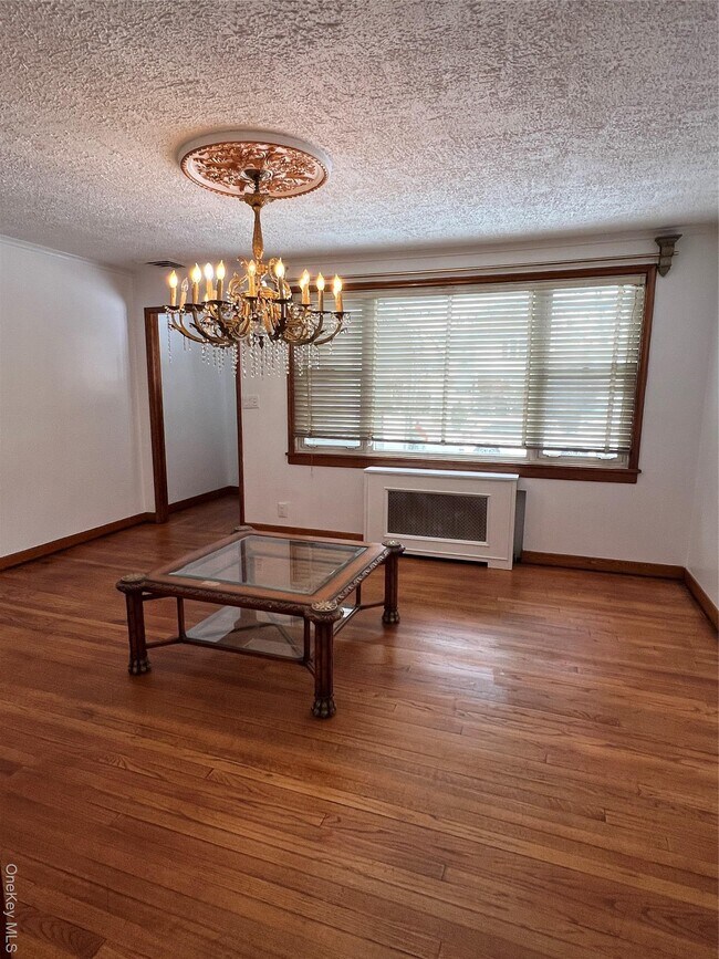 Building Photo - 92 Fir St