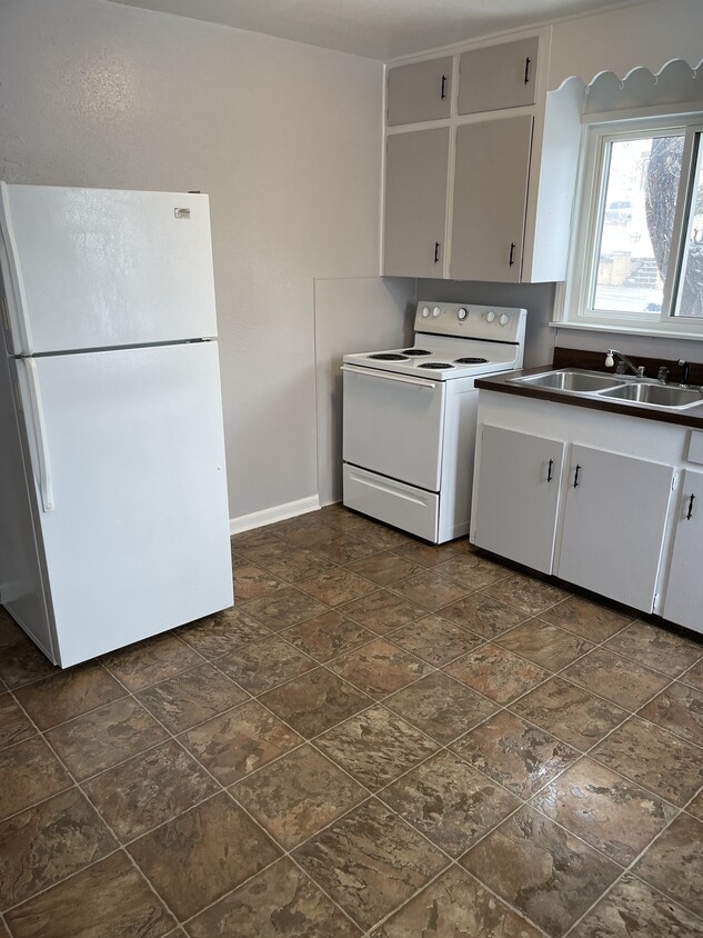 Kitchen - 814 Alder St