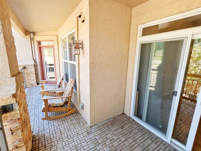 Building Photo - 2 Bedroom 2 Bath 2 Car Garage Condo in Bra...