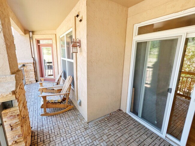 Foto del edificio - 2 Bedroom 2 Bath 2 Car Garage Condo in Bra...