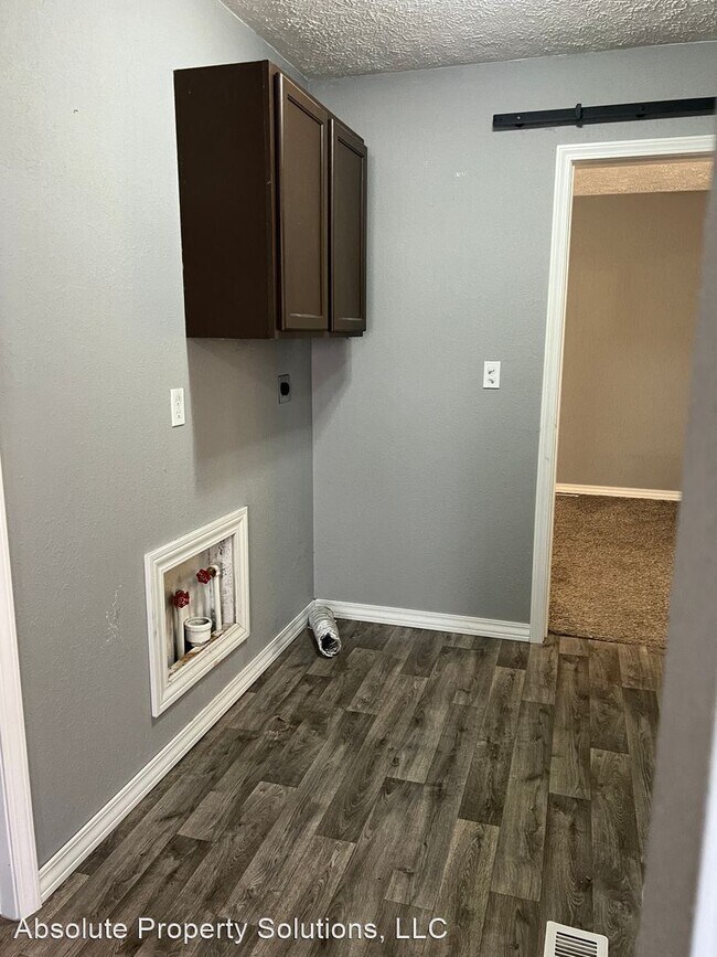 Foto del edificio - 3 br, 1.5 bath House - 347 N Warren Ave