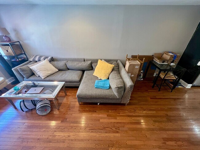 Foto del edificio - Stunning 2-Bedroom Townhome with Finished ...