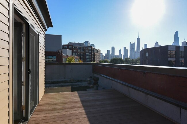 Building Photo - 1010 N Crosby St