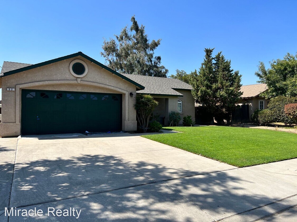 Primary Photo - 3 br, 2 bath House - 52 Makeena Drive