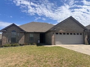 Building Photo - 600 Wycliffe Dr