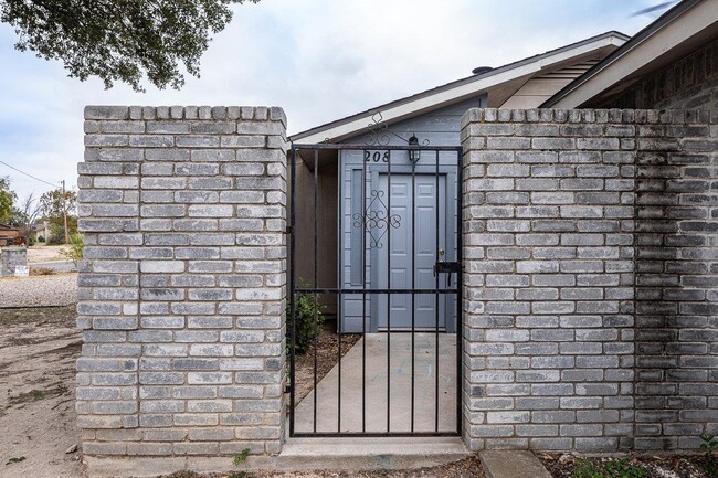 Building Photo - 208 Miller Dr