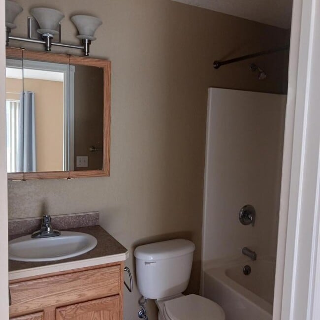 Building Photo - 2316 Lake Helena Dr