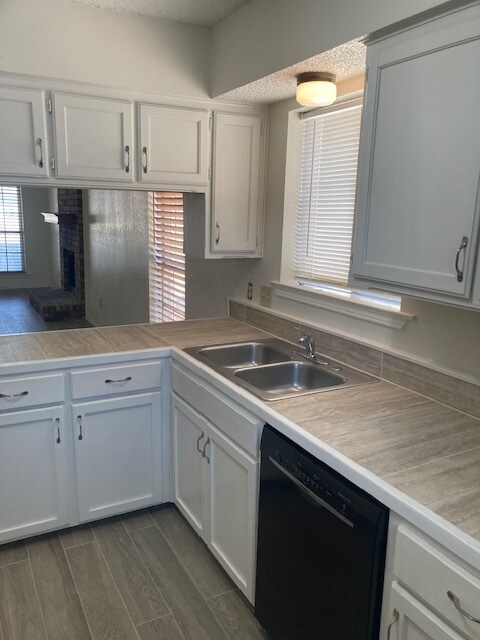 Building Photo - 2319 Lido Ln