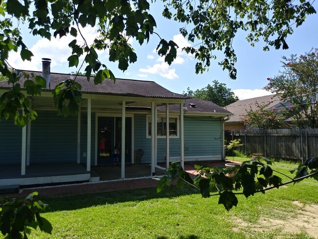Building Photo - 617 Hardy Ave