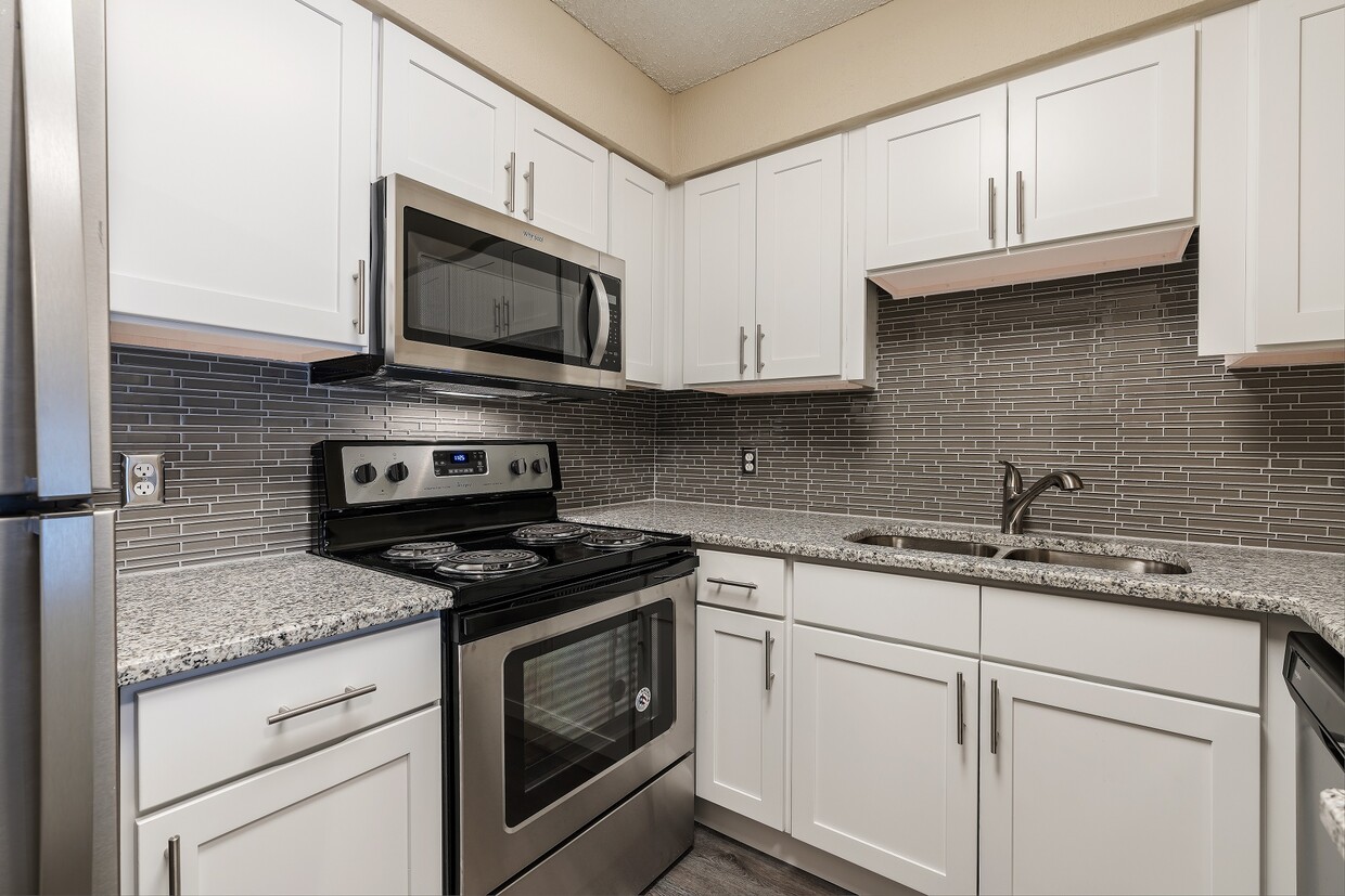 Hickory Creek Apartment and Townhomes Apartments in Nashville, TN