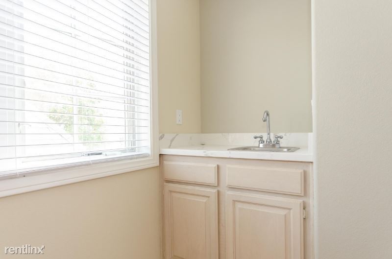 Primary Photo - 2 br, 2 bath Townhome - 1230 Wellesley Ave