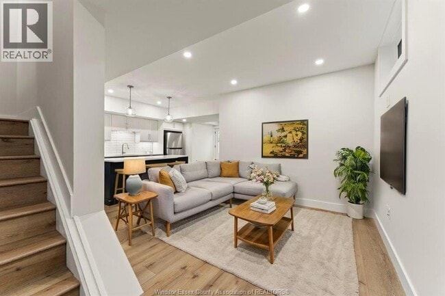 Building Photo - 322 Ramsay St