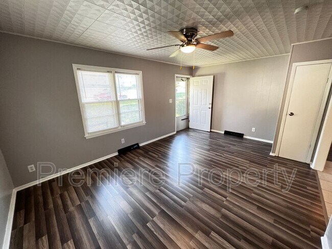 Foto del edificio - 1515 W Waldo Ave