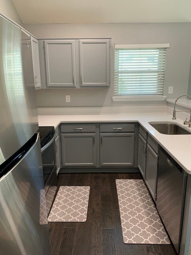 Kitchen - 950 Sylvan Creek Dr