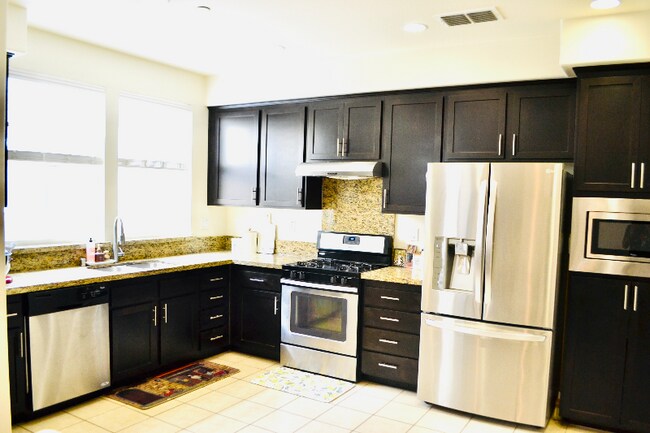 Building Photo - 1441 Coyote Creek Way