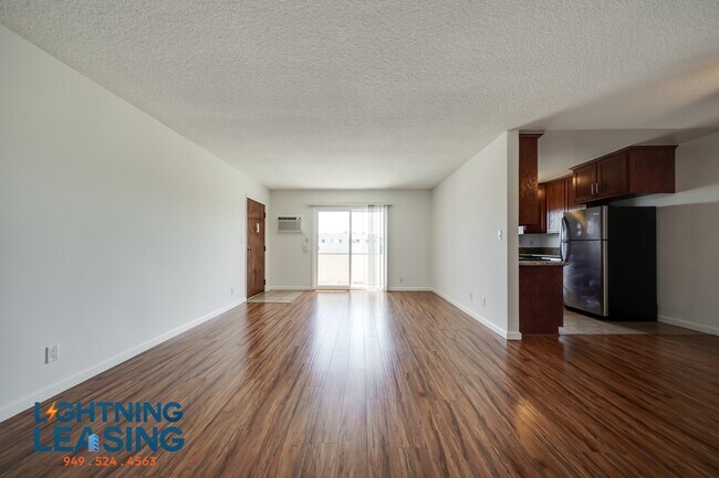 Foto del edificio - 17346 Burbank Blvd