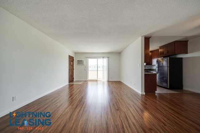 Building Photo - 17346 Burbank Blvd