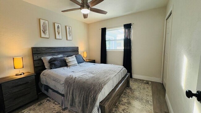 Building Photo - Spacious 4-bedroom 2-bathroom pool home