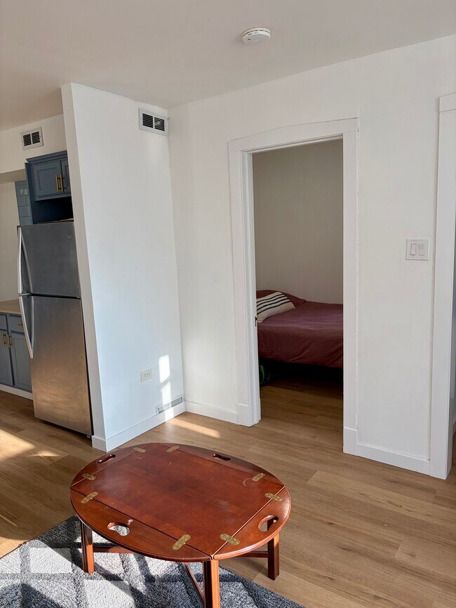 Foto del edificio - 2138 N Keeler Ave
