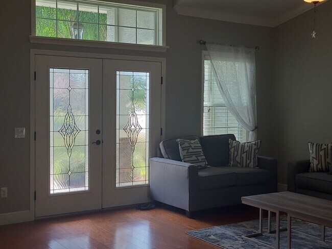 Building Photo - BEAUTIFUL EXECUTIVE HOME in The Lake of La...