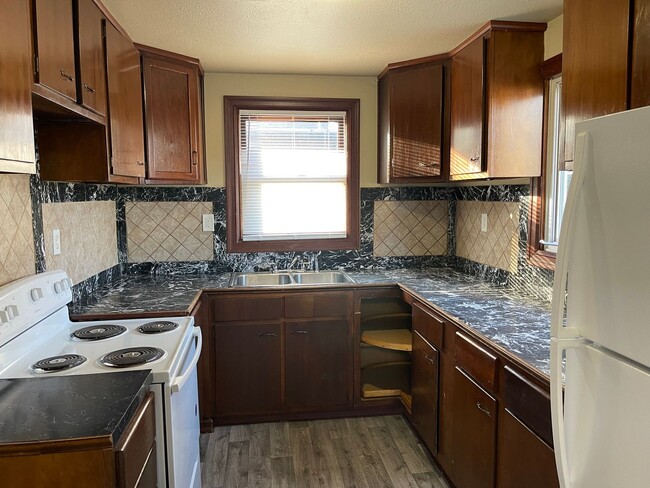 Building Photo - 38 E Beardsley Ave