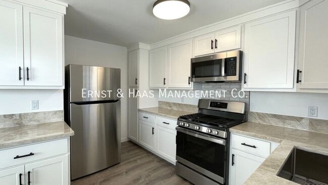Building Photo - 2120 San Anseline Ave