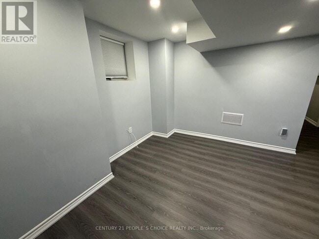 Building Photo - 2 Dufay Rd